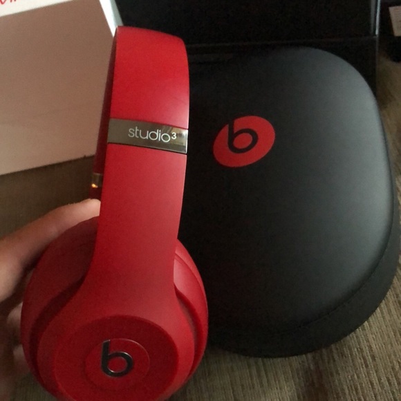 Beats studio 3 (matte red) - Picture 2 of 2